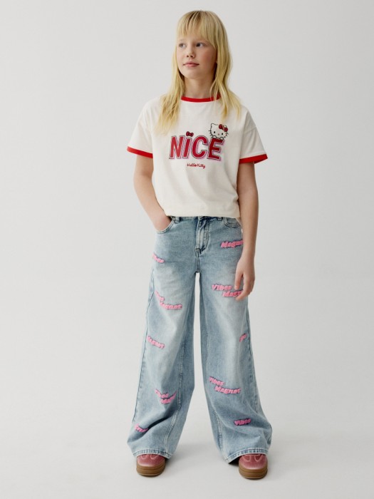 широкие джинсы с вышивкой для девочек от бренда sela вид слева