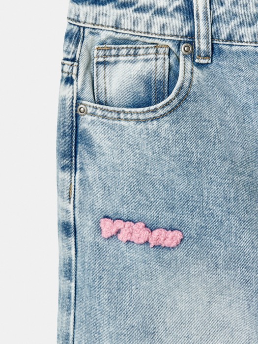 широкие джинсы с вышивкой для девочек из россии вид сбоку