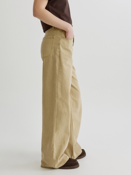 широкие джинсы со средней посадкой по цене 4299 руб вид справа