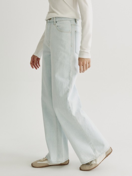 широкие джинсы со средней посадкой по цене 4299 руб вид справа