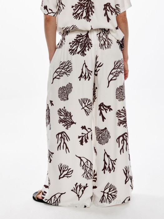 широкие пляжные брюки с принтом из вискозы из россии вид сбоку