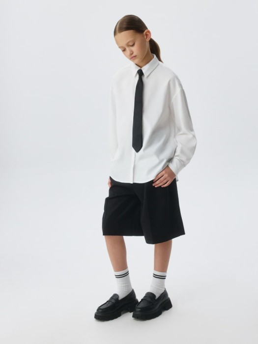 школьная рубашка оверсайз для девочек от бренда sela вид слева