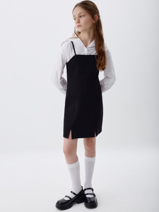 школьное платье на бретелях для девочек от бренда sela вид слева