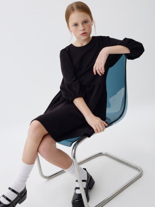 школьное платье с нарядным воротником для девочек из россии вид сбоку