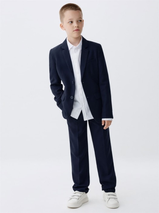 школьный пиджак slim fit из фактурной ткани для мальчиков от бренда sela вид слева