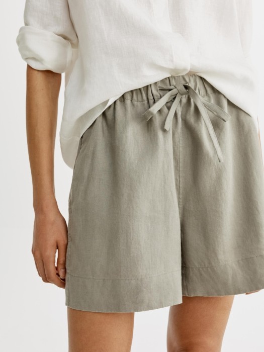 шорты из 100% льна от бренда sela вид слева