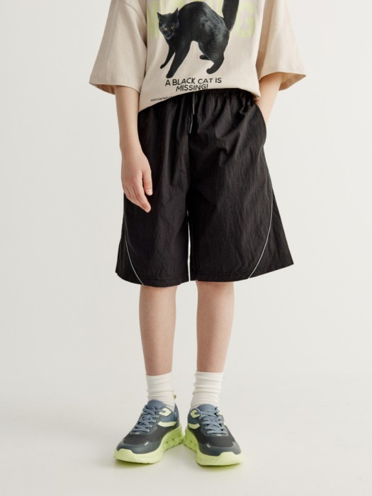 шорты из фактурного хлопка для мальчиков от бренда sela вид слева