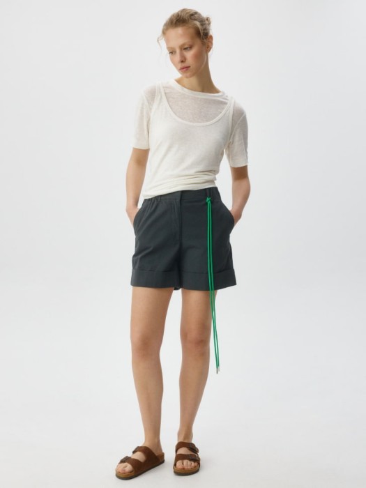 шорты из хлопка с контрастным поясом от бренда sela вид слева