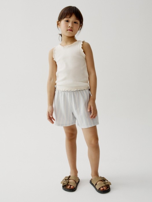 шорты из хлопка в полоску для девочек от бренда sela вид слева