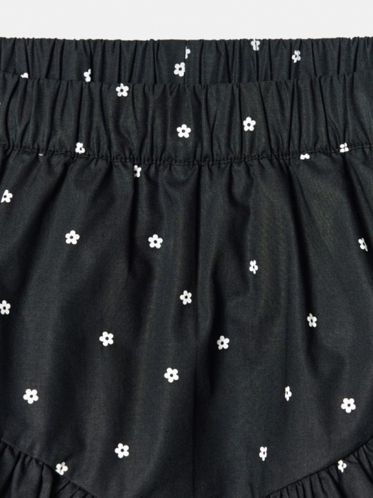 Товар черного цвета с внутренней стороны