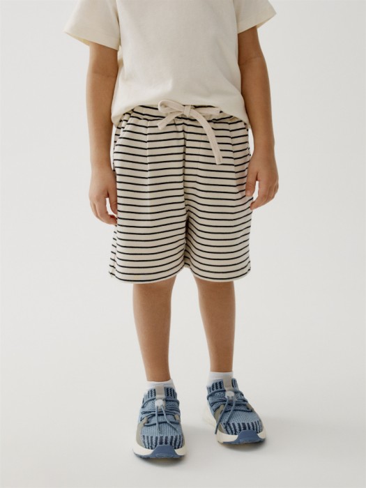 шорты в полоску для мальчиков от бренда sela вид слева