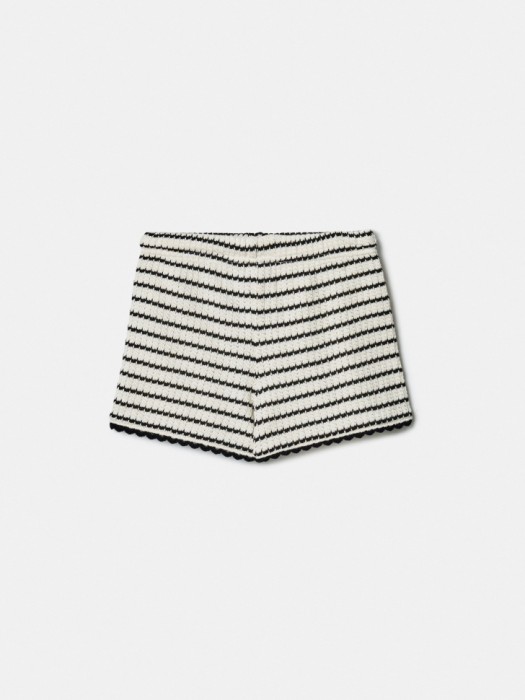 шорты в полоску из ажурного трикотажа для девочек по цене 1499 руб вид справа