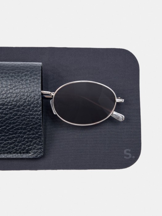 солнцезащитные очки с металлической оправой овальной формы по цене 2599 руб вид справа