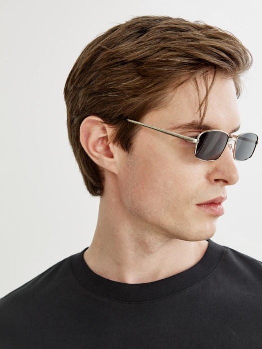 Товар серебряного цвета с внутренней стороны