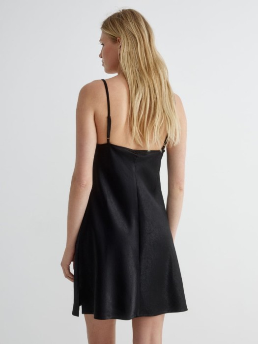 сорочка из вискозного сатина по цене 1799 руб вид справа