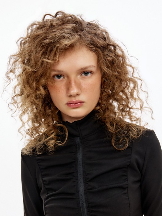 спортивная толстовка на молнии из линейки  young по цене 3299 руб вид справа