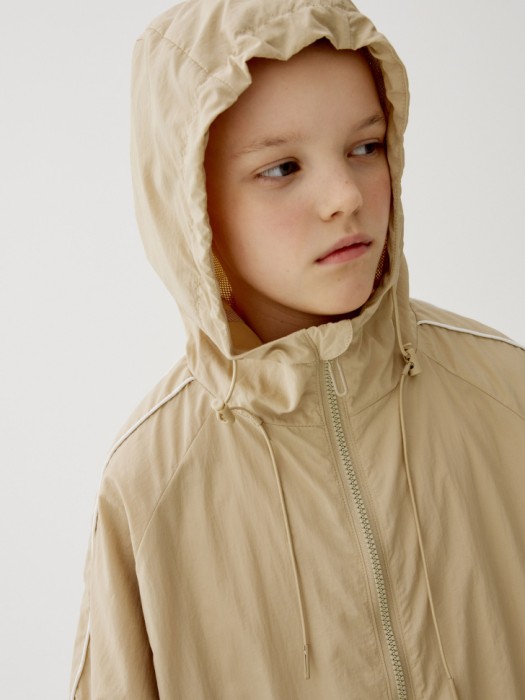 спортивная ветровка из нейлона для мальчиков от бренда sela вид слева