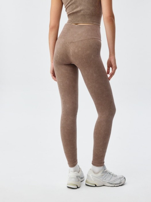 Товар с артикулом 4680798758404 вид сзади