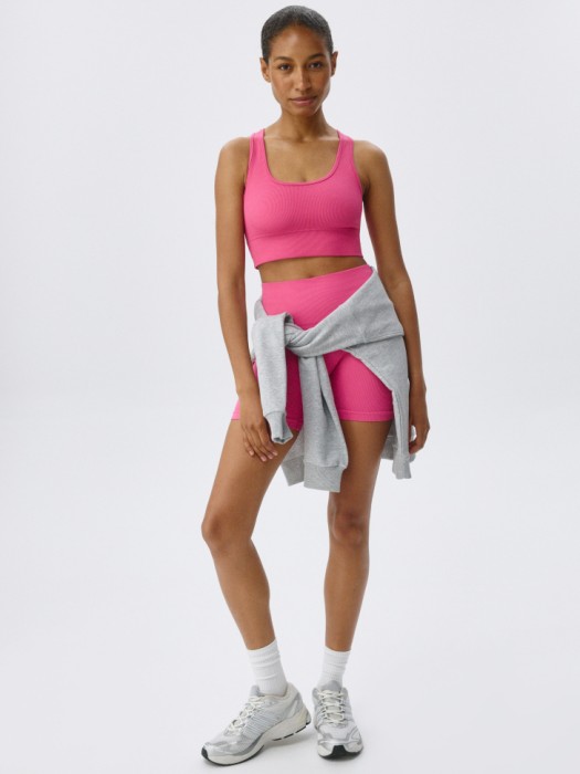 спортивный укороченный топ от бренда sela вид слева