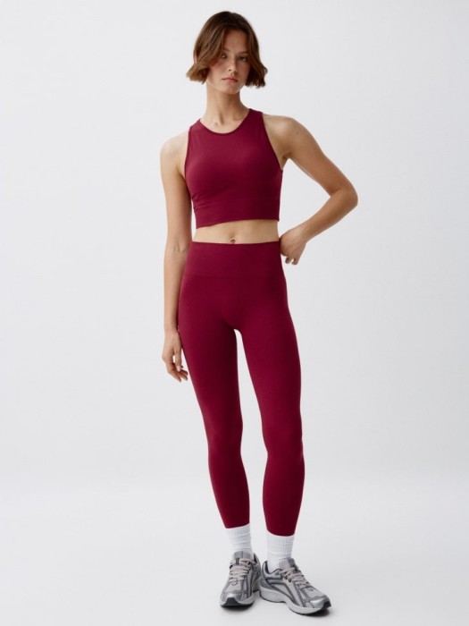 спортивный укороченный топ от бренда sela вид слева