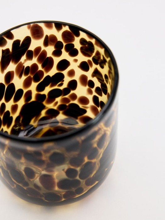 стакан из стекла с анималистичным принтом от бренда sela вид слева