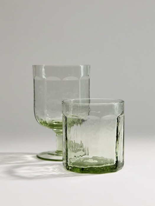 стакан из стекла с рельефным узором от бренда sela вид слева