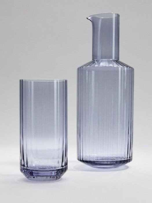 стакан из стекла с рельефным узором от бренда sela вид слева