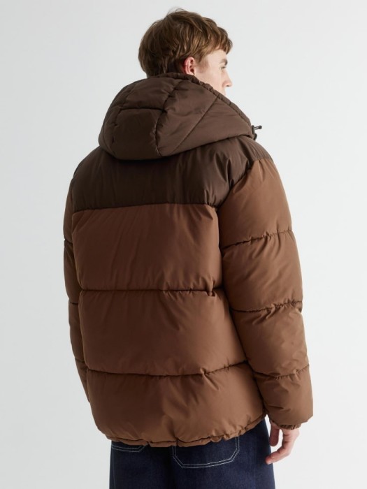 стеганая куртка оверсайз из россии вид сбоку