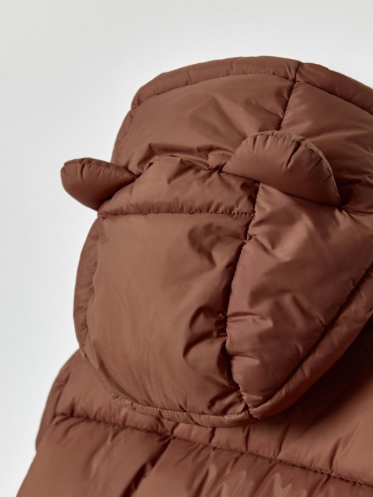 стеганая куртка с ушками на капюшоне для девочек от бренда sela вид слева