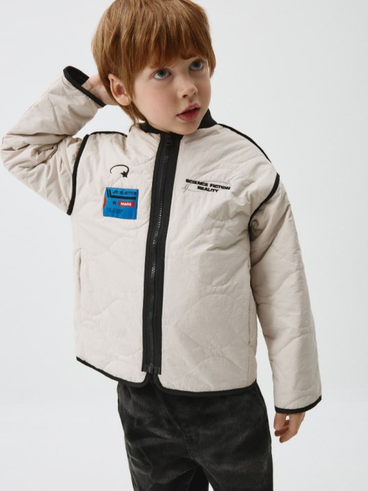 стеганая куртка с вышивкой для мальчиков по цене 2499 руб вид справа