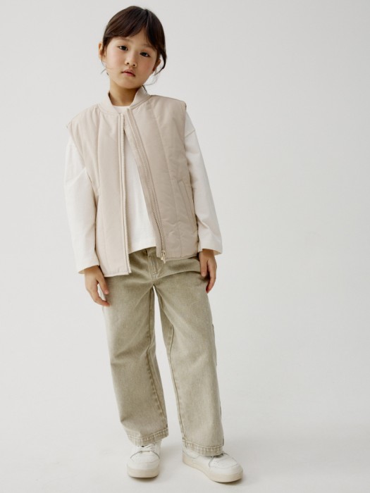 стеганый дутый жилет для девочек от бренда sela вид слева