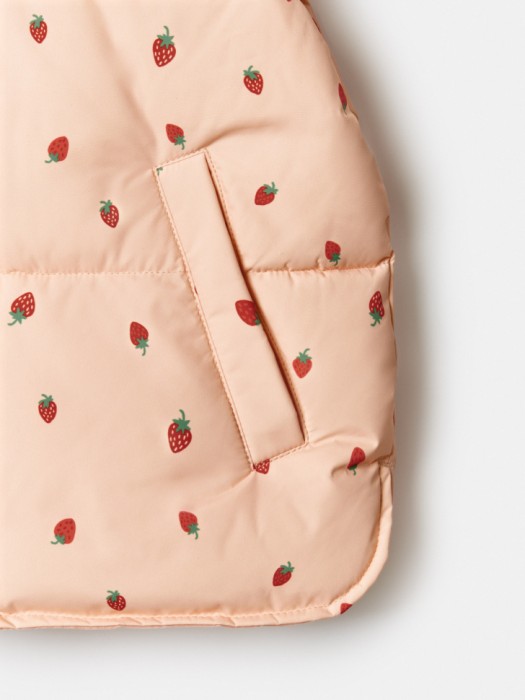 стеганый дутый жилет с принтом для девочек из синтепона спереди