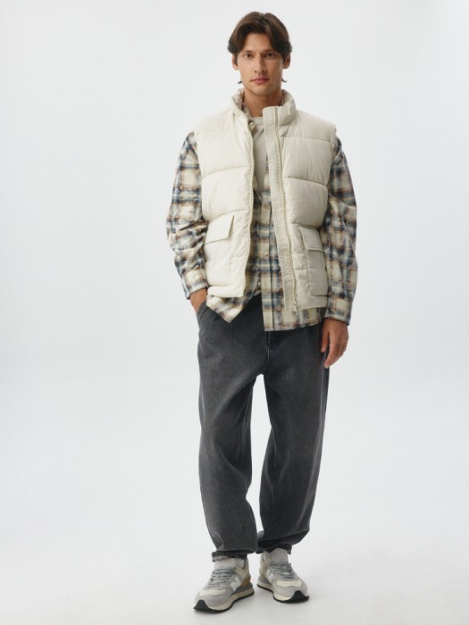 стеганый жилет из твила из проверенных материалов спереди