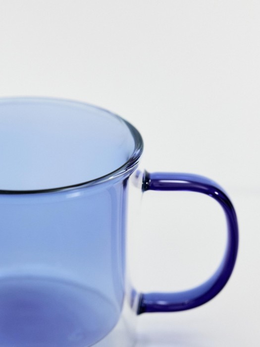 стеклянная кружка с двойными стенками от бренда sela вид слева