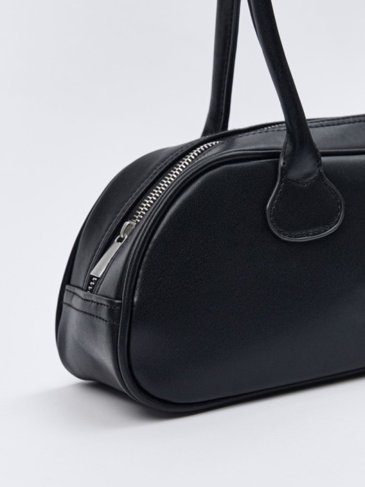 сумка багет из искусственной кожи из линейки  young по цене 2699 руб вид справа