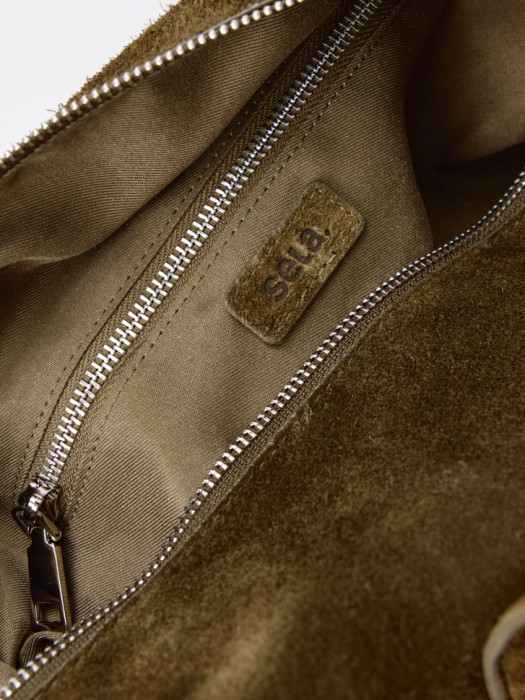 Товар серебряного цвета с внутренней стороны