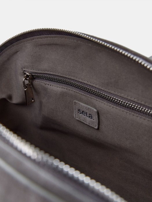 Товар серебряного цвета с внутренней стороны