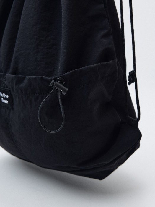 Товар черного цвета с внутренней стороны