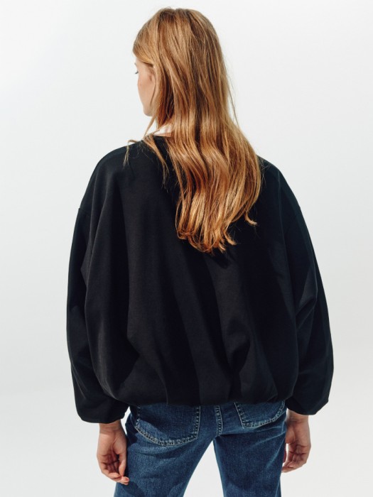 свитшот-баллон оверсайз из линейки  young по цене 3899 руб вид справа