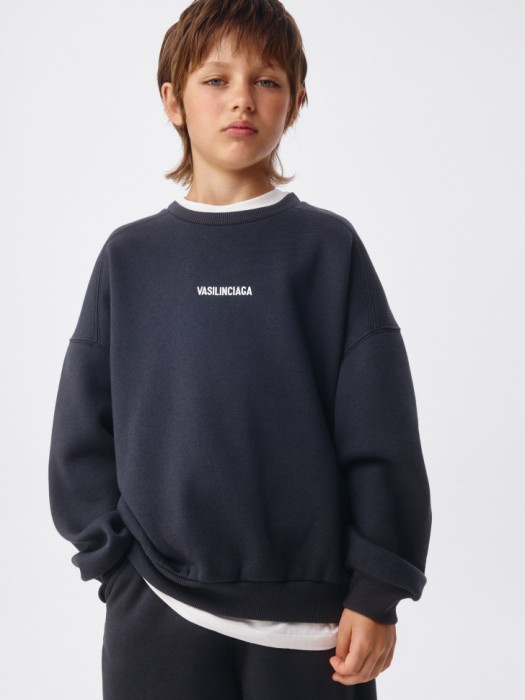 свитшот для мальчиков из коллекции  х vasilinciaga для детского возраста с изнаночной стороны