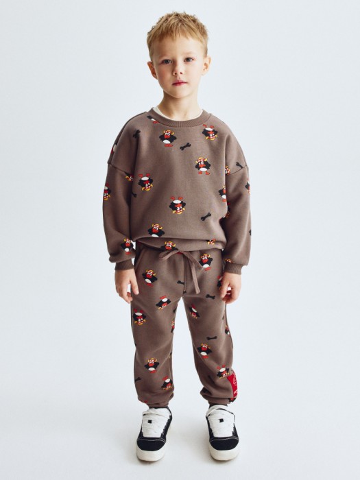 свитшот для мальчиков с принтом  x смешарики от бренда sela вид слева