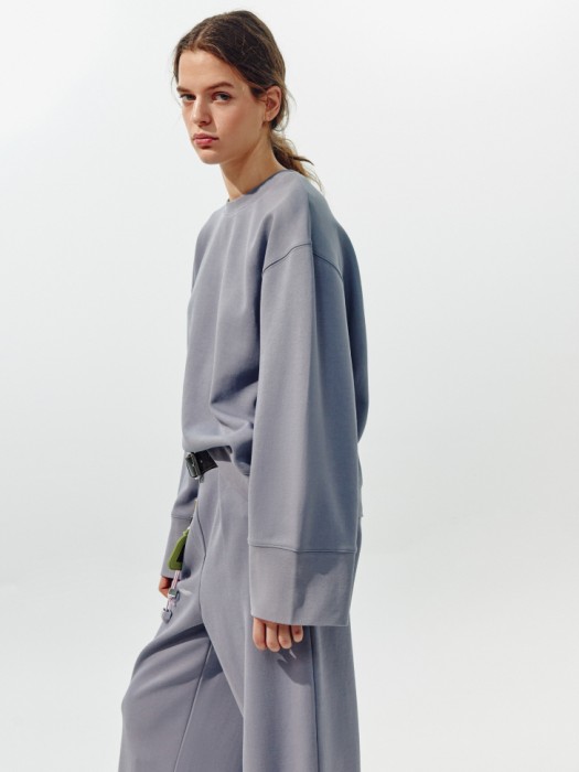 свитшот оверсайз из линейки  young из россии вид сбоку