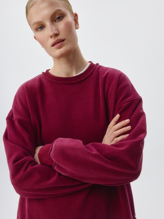 свитшот оверсайз с кислотной стиркой по цене 2199 руб вид справа