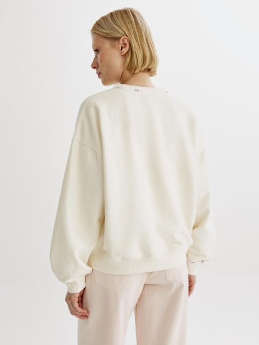 свитшот оверсайз с принтом из футера с бархатистым эффектом из россии вид сбоку