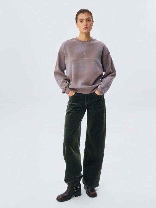 свитшот оверсайз с принтом от бренда sela вид слева