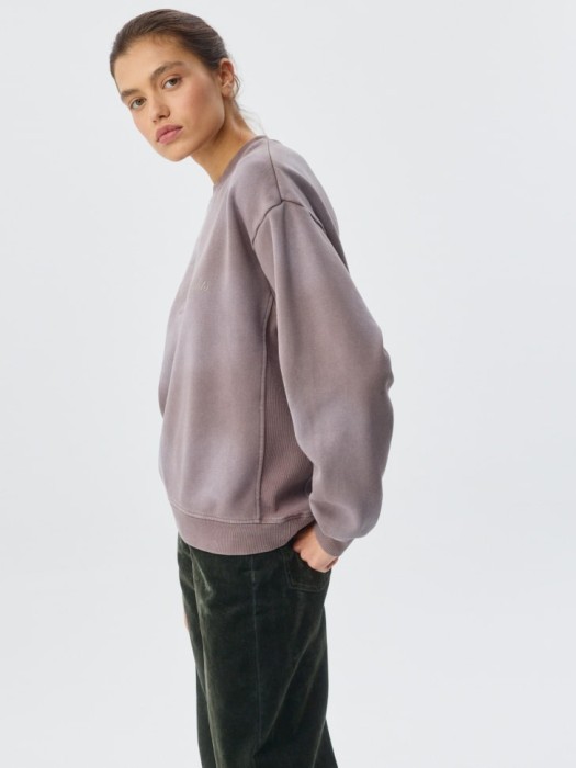 свитшот оверсайз с принтом по цене 2599 руб вид справа