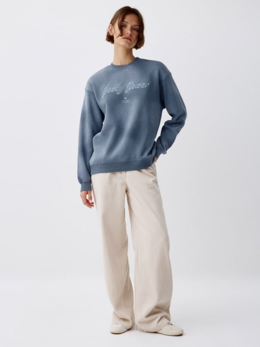 свитшот оверсайз с принтом от бренда sela вид слева