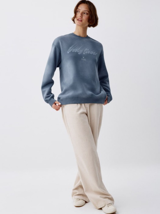 свитшот оверсайз с принтом по цене 2599 руб вид справа