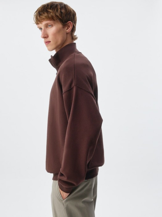 свитшот оверсайз с воротником на молнии по цене 1799 руб вид справа