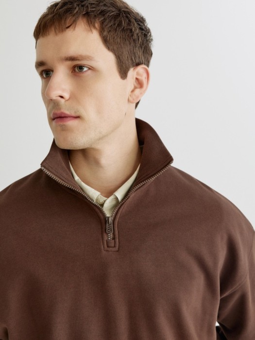 свитшот оверсайз с воротником на молнии по цене 3999 руб вид справа